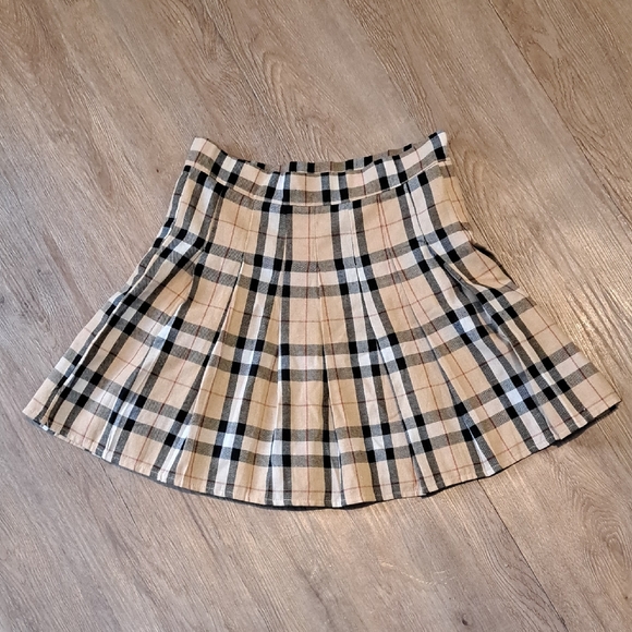 ROMWE Dresses & Skirts - ROMWE Beige Plaid Skater Skirt